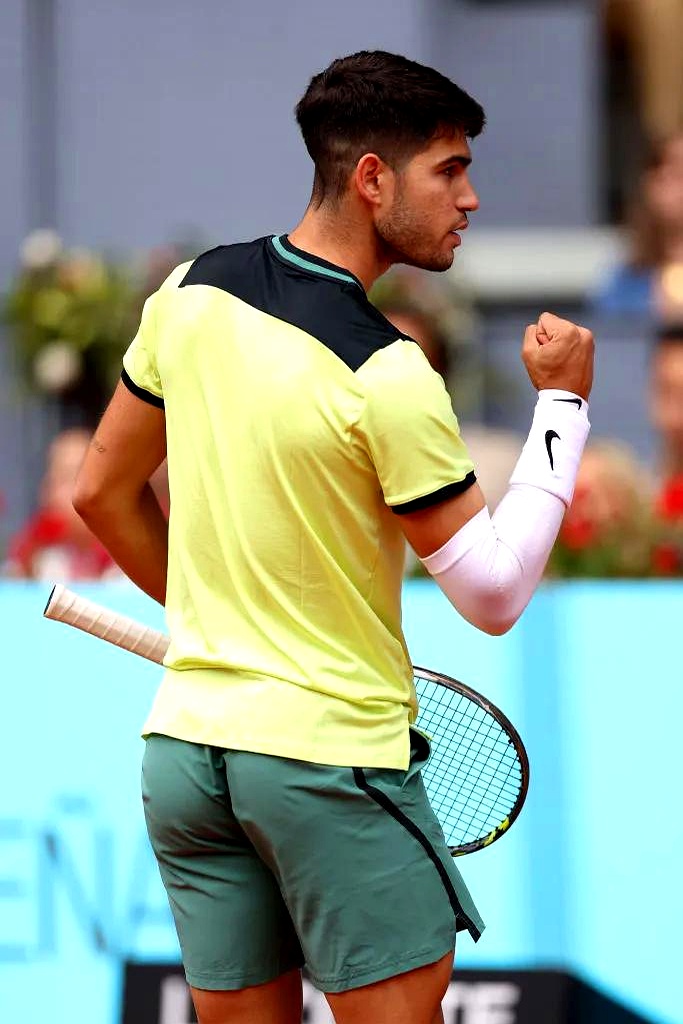 开云注册-包含赛地聚焦——葡超关键时刻热度飙升，多特蒙德单刀错失，气氛紧张，轮换策略成焦点的词条